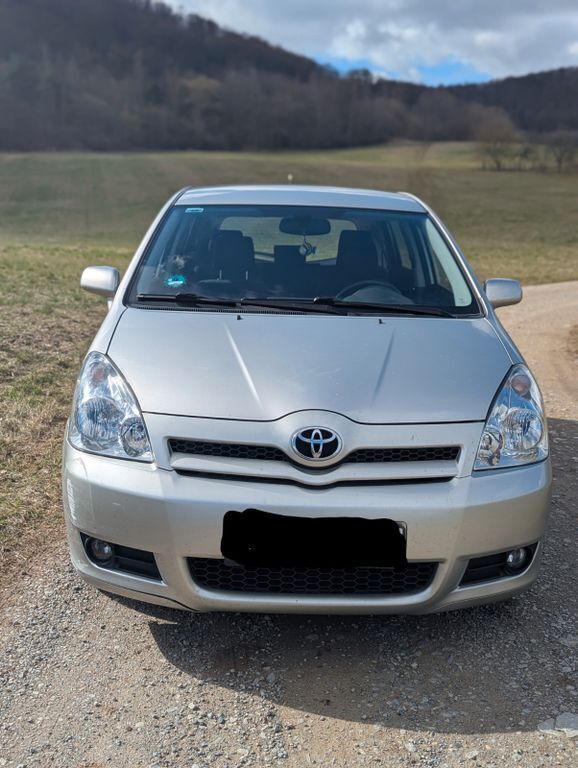 Grau Gebraucht 2006 Toyota Corolla Verso Edition Van / Kleinbus | 3.000 € (Guter Preis) - Bild 1/4