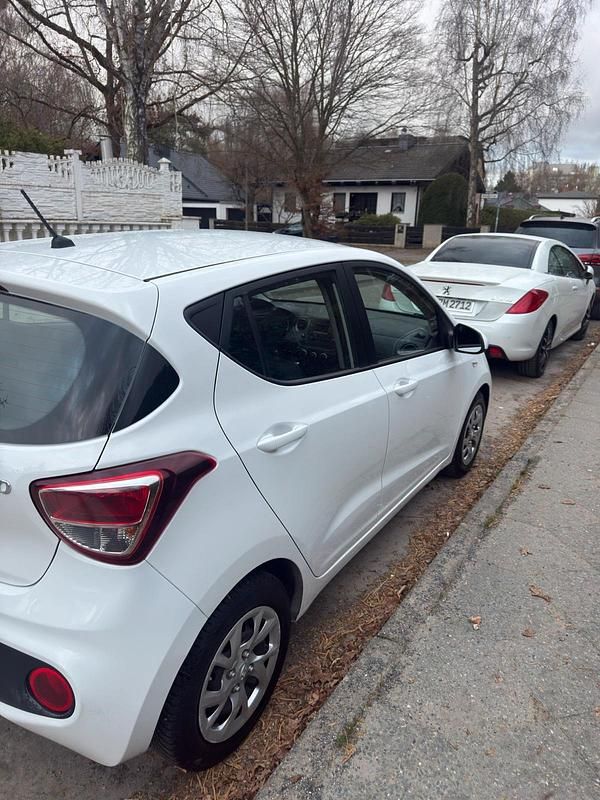 Gebraucht Hyundai i10 66 PS (48 kW) 2019 Weiß Kleinwagen