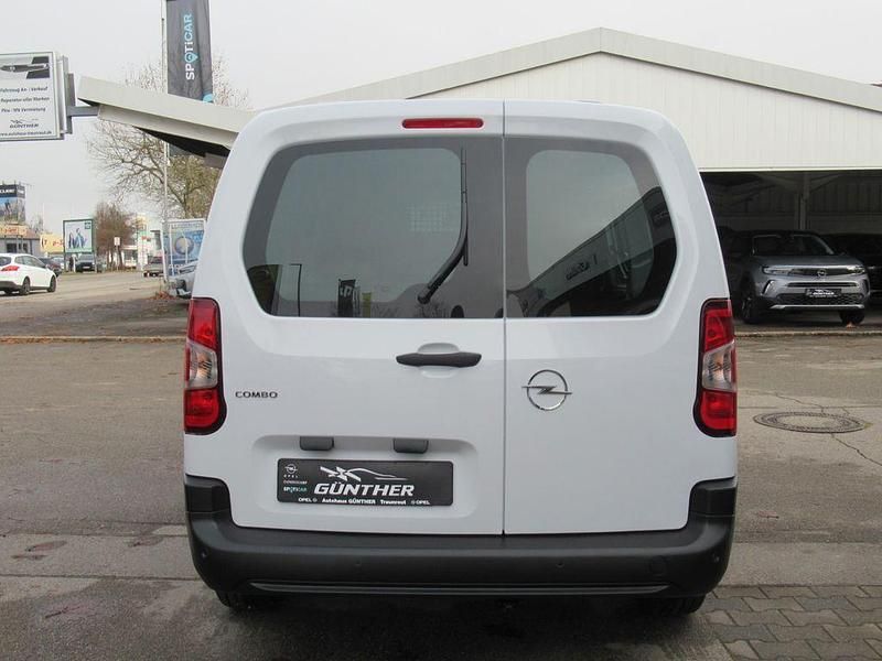Neu Opel Combo Basis 131 PS (96 kW) 2025 Weiß Limousine