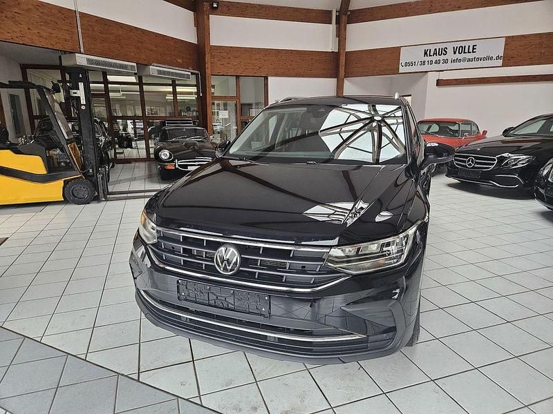 Gebraucht VW Tiguan Active 150 PS (110 kW) 2021 Schwarz SUV