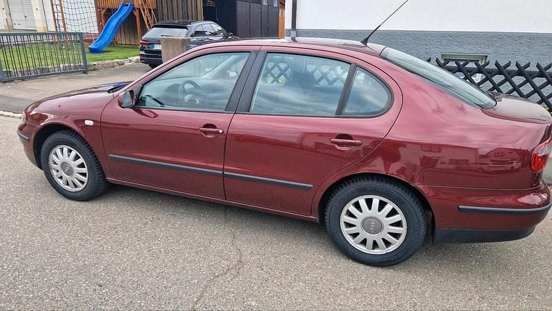 Second-hand Seat Toledo 105 CP (77 kW) 2003 Roșu Berlinǎ