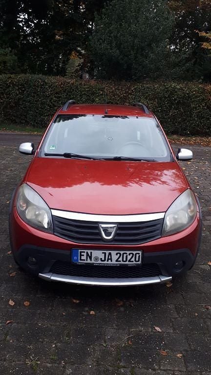 Rot Gebraucht 2012 Dacia Sandero Stepway Kleinwagen | 3.000 € (Guter Preis) - Bild 1/4
