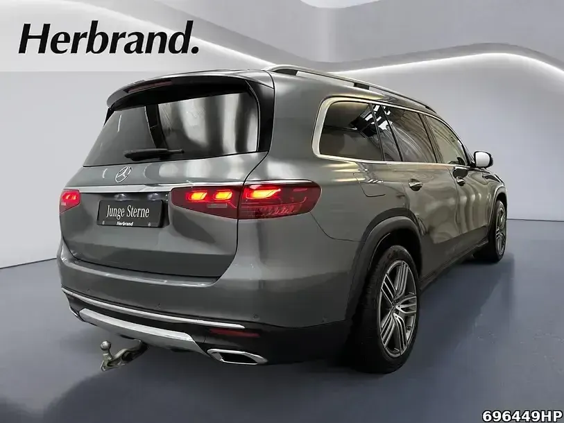 Gebraucht Mercedes GLS450 367 PS (269 kW) 2024 Metalliclack selenitgrau SUV