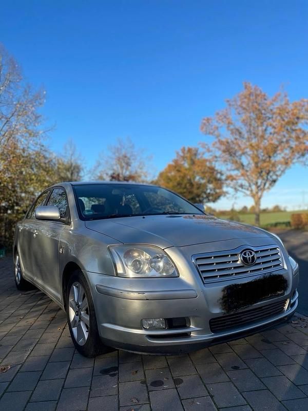 Grau Gebraucht 2003 Toyota Avensis Limousine | 1.200 € (Guter Preis) - Bild 1/4