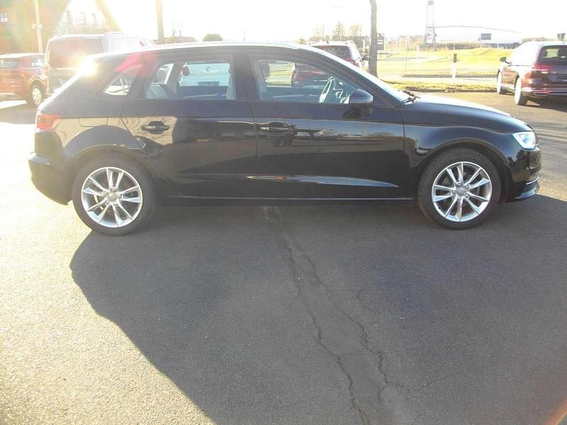 Gebraucht Audi A3 Attraction 150 PS (110 kW) 2015 Schwarz Limousine