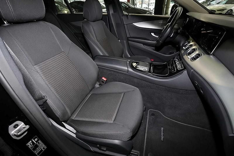 Gebraucht Mercedes E300 Avantgarde 211 PS (155 kW) 2021 Unilack schwarz Kombi