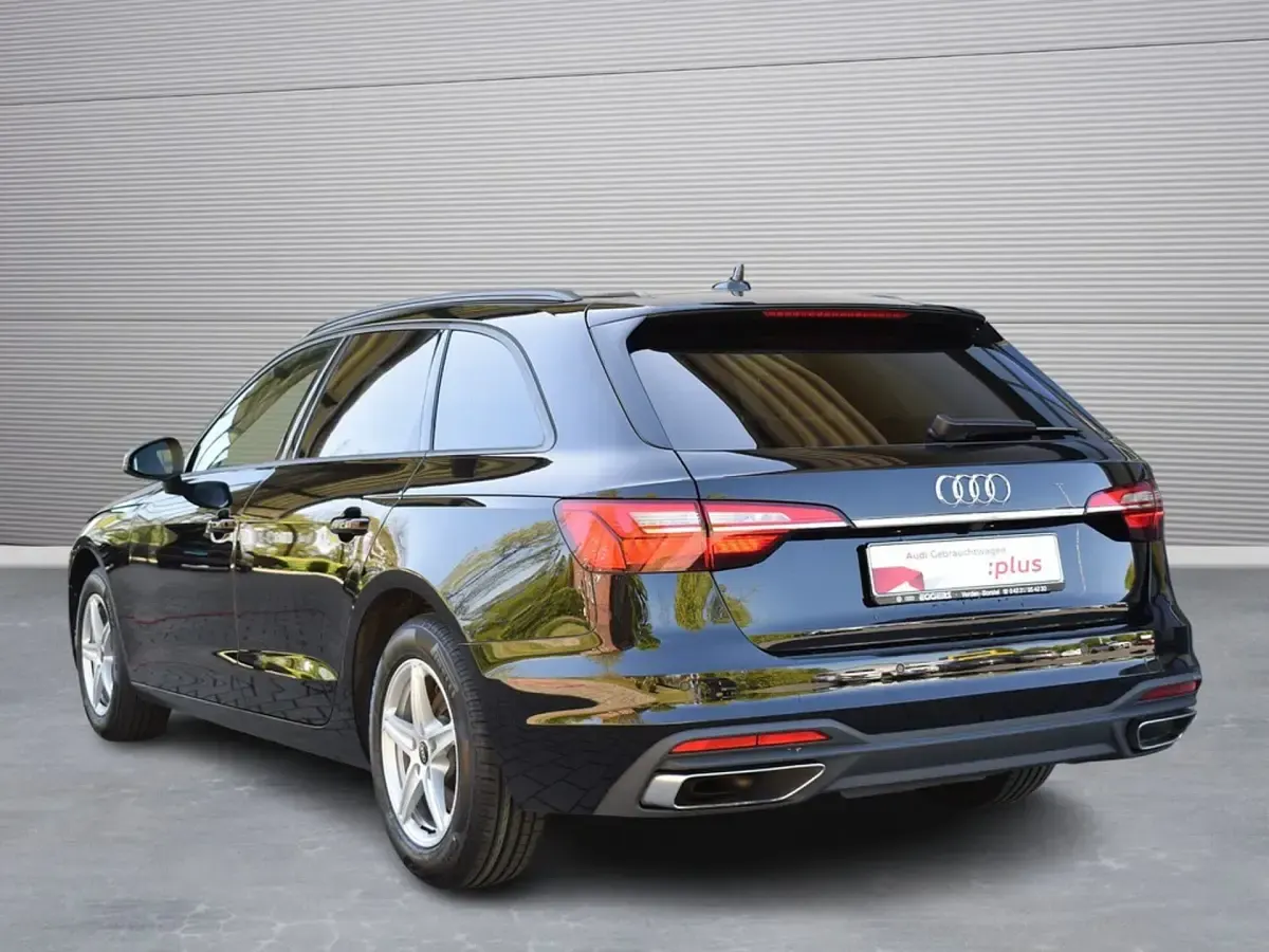 Gebraucht Audi A4 Business 163 PS (119 kW) 2022 Schwarz Kombi
