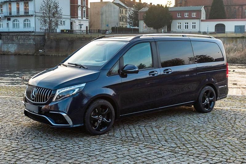 Gebraucht Mercedes V220 Edition 163 PS (119 kW) 2018 Blau Van / Kleinbus