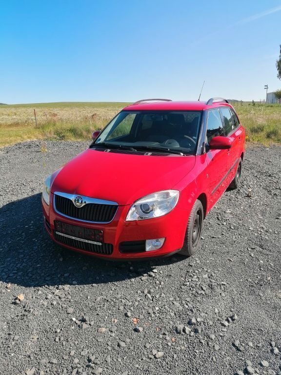 Rot Gebraucht 2009 Skoda Fabia Kombi | 1.000 € (Superpreis) - Bild 1/4