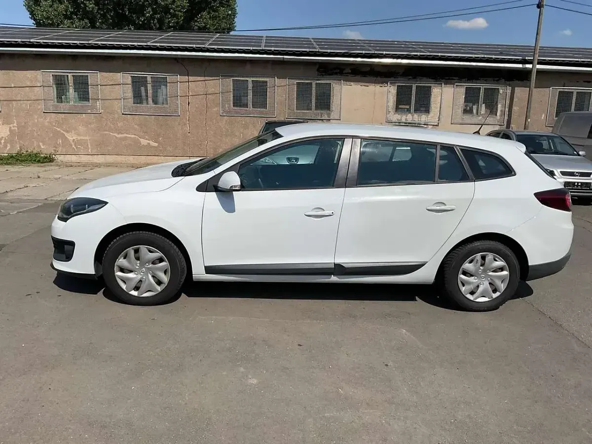 Gebraucht Renault Mégane GrandTour Authentique 110 PS (80 kW) 2015 Gletscherweiss Kombi