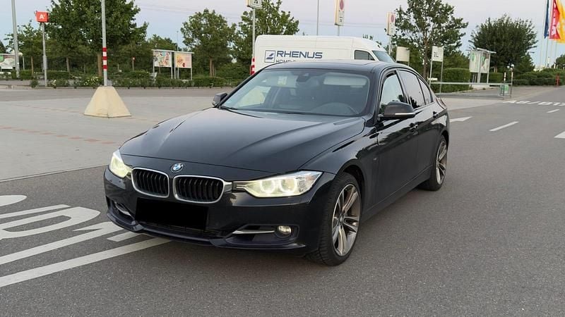 Schwarz Gebraucht 2015 BMW 335 Sport Line Limousine | 16.565 € (Superpreis) - Bild 1/4