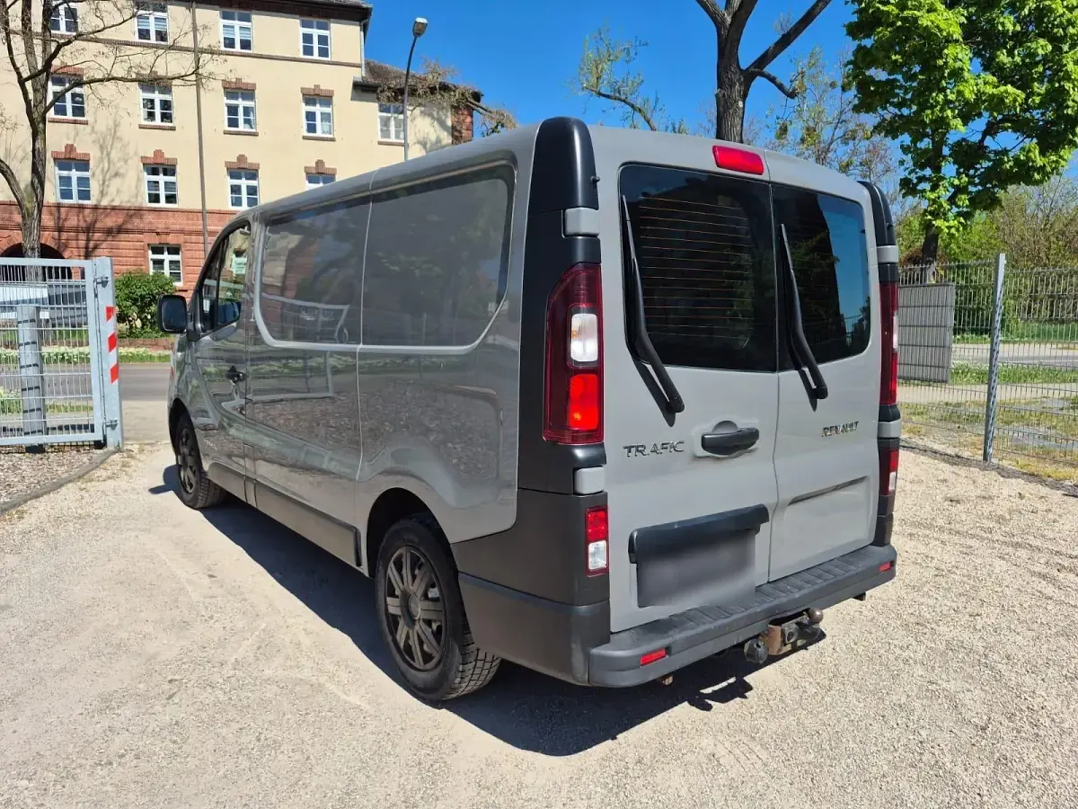Gebraucht Renault Trafic 145 PS (106 kW) 2017 Grau Van / Kleinbus