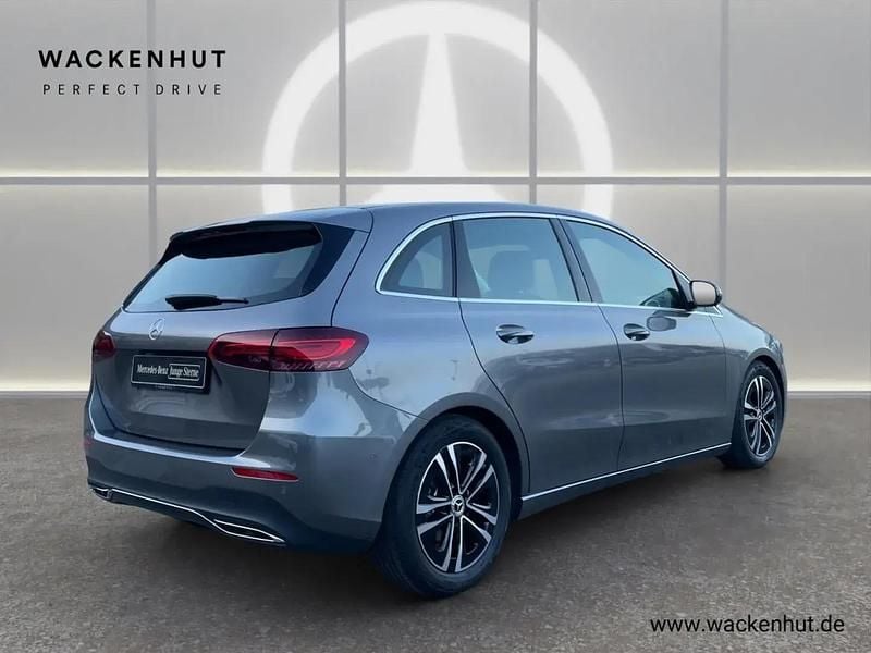 Second-hand Mercedes B180 Advanced 136 CP (100 kW) 2024 Gri Monovolum