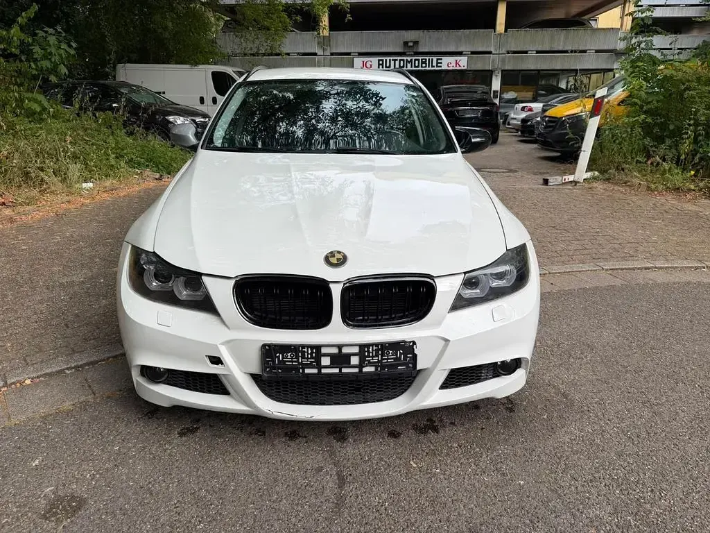 Gebraucht BMW 318 Comfort Edition 143 PS (105 kW) 2012 Weiß Kombi