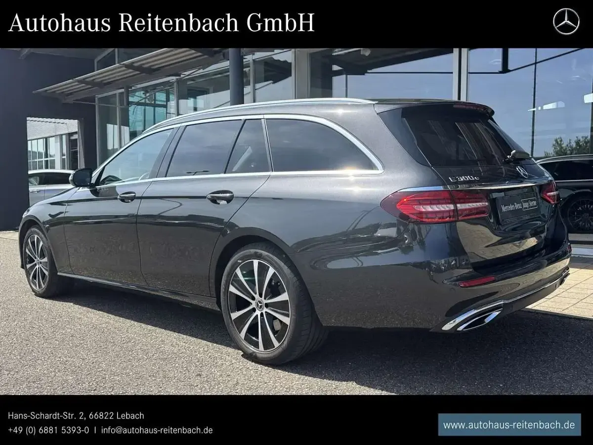 Gebraucht Mercedes E300 Avantgarde 320 PS (235 kW) 2022 Graphitgrau Kombi