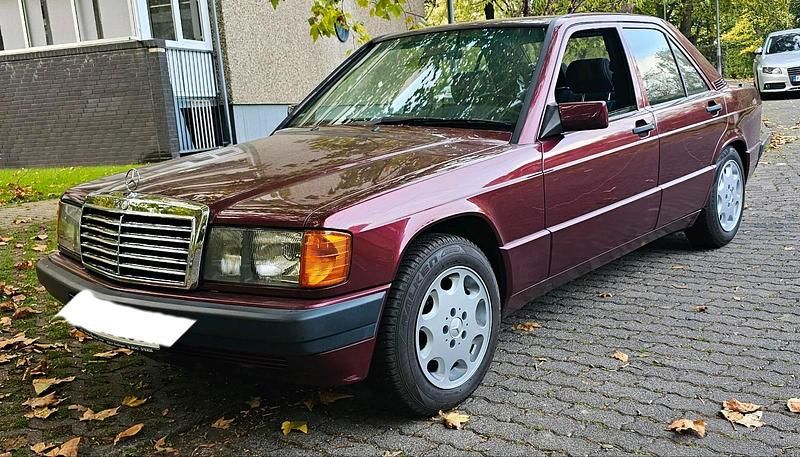 Rot Gebraucht 1992 Mercedes 190 Avantgarde Limousine | 10.000 € - Bild 1/4