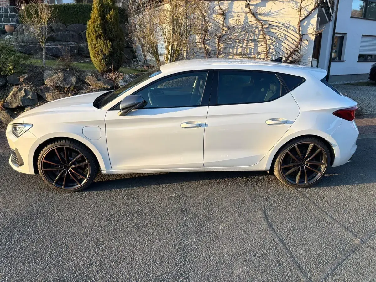 Gebraucht Cupra Leon VZ 245 PS (180 kW) 2023 Weiß Limousine