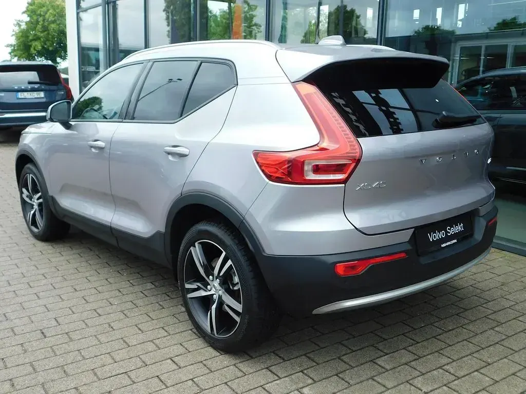Gebraucht Volvo XC40 Core 163 PS (119 kW) 2025 Silber SUV
