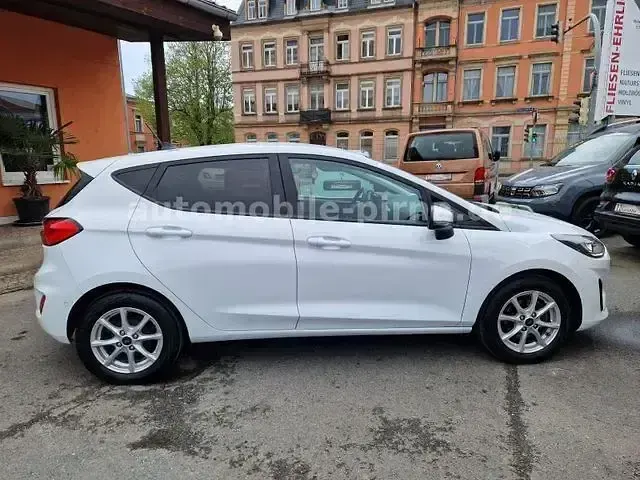 Używany Ford Fiesta 101 KM (74 kW) 2022 Biały Hatchback