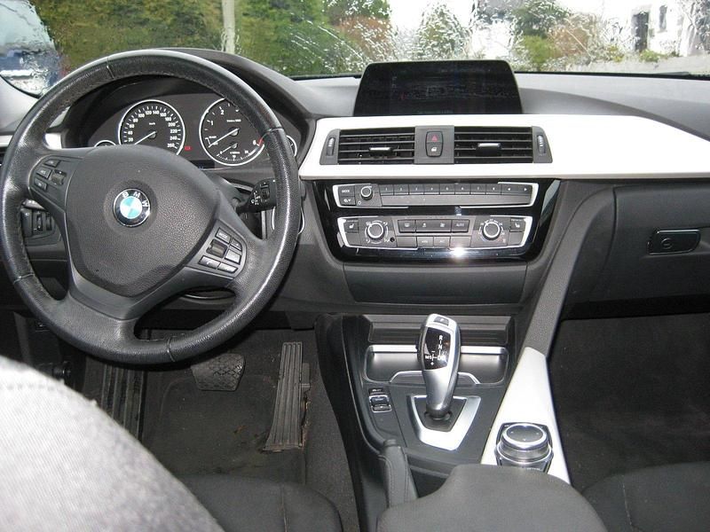 Gebraucht BMW 320 Advantage 190 PS (139 kW) 2018 Kombi