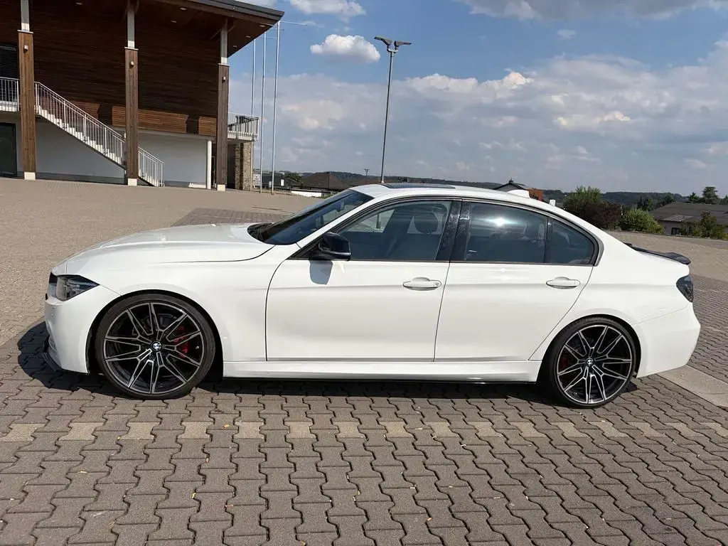 Gebraucht BMW 330 M Sport 252 PS (185 kW) 2017 Weiß Limousine