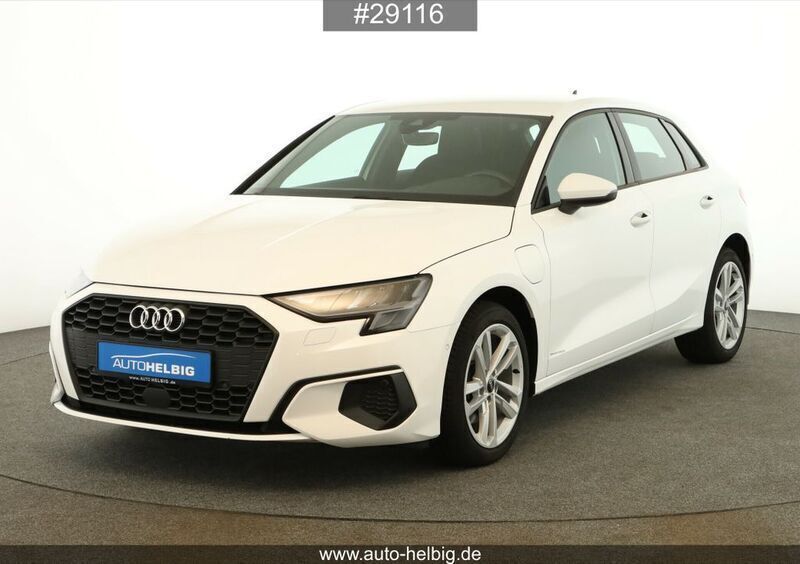 Weiß Gebraucht 2022 Audi A3 Sportback e-tron Ambiente Limousine | 23.990 € (Superpreis) - Bild 1/4