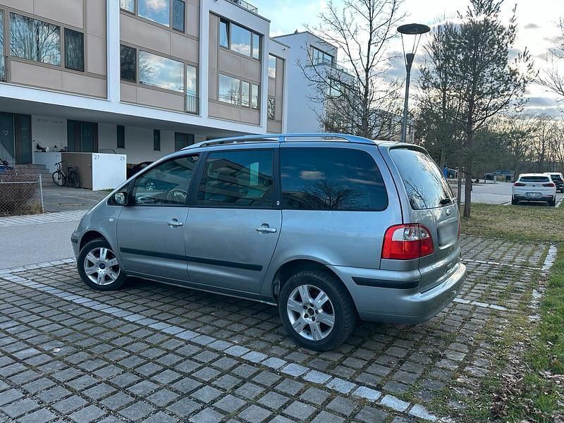 Gebraucht Ford Galaxy 131 PS (96 kW) 2006 Silber Van / Kleinbus