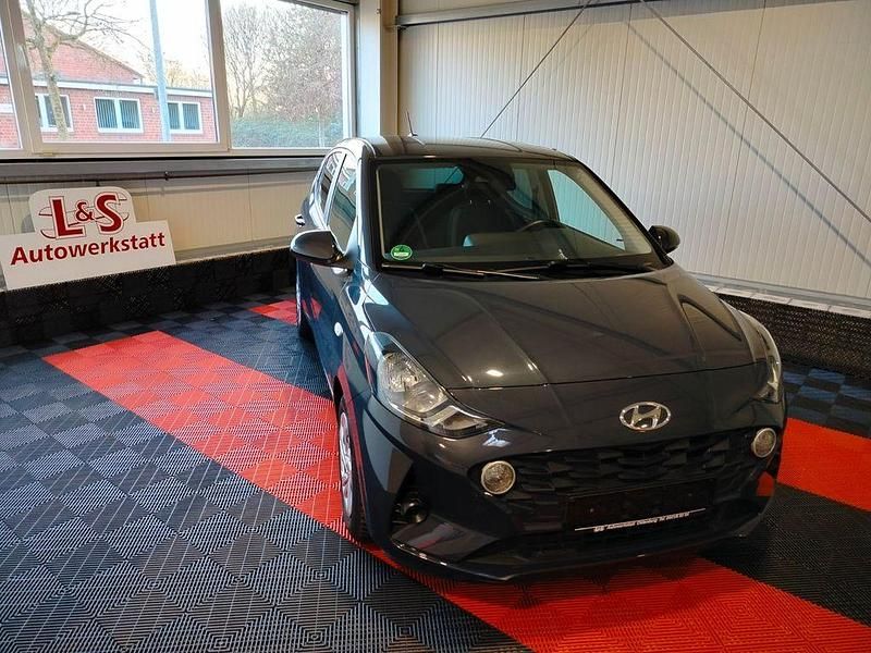 Gebraucht Hyundai i10 Select 67 PS (49 kW) 2021 Grau Kleinwagen