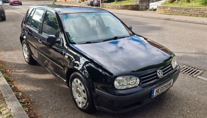 Schwarz Gebraucht 2002 VW Golf IV Comfortline Limousine | 1.490 € (Etwas zu teuer) - Bild 1/4