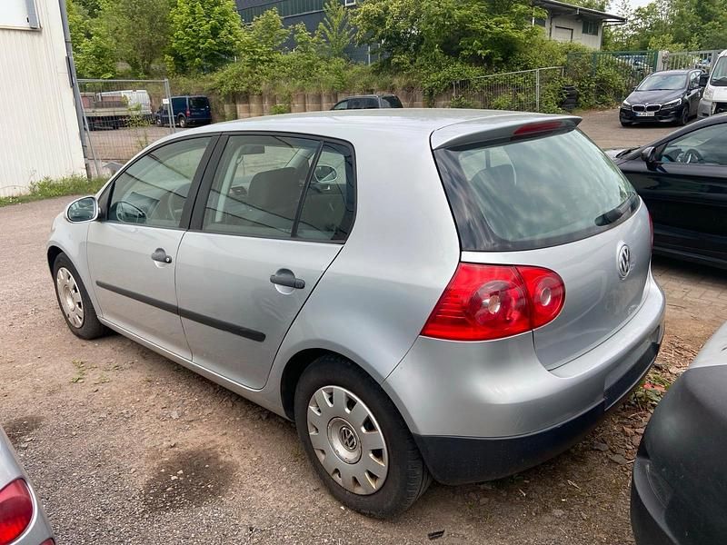 Gebraucht VW Golf IV 105 PS (77 kW) 2005 Silber Kleinwagen