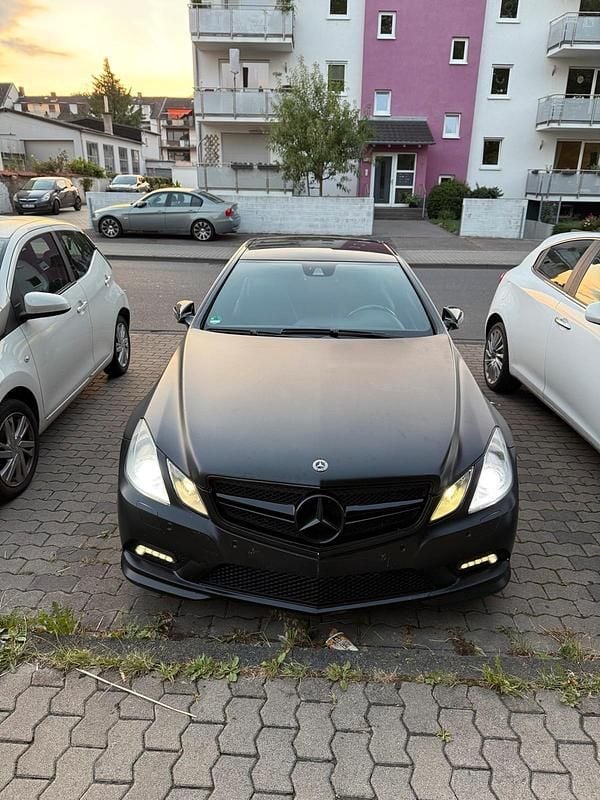 Grau Gebraucht 2009 Mercedes E350 Coupé | 7.600 € (Superpreis) - Bild 1/4