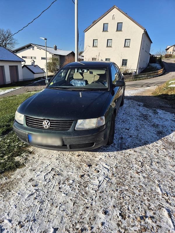Grün Gebraucht 1999 VW Passat Limousine | 500 € (Superpreis) - Bild 1/4