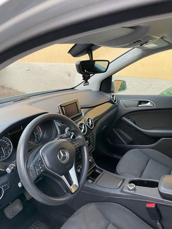 Gebraucht Mercedes B200 156 PS (114 kW) 2012 Silber Van / Kleinbus
