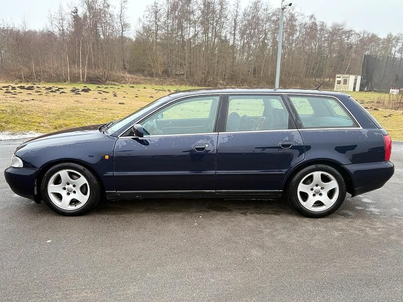 Gebraucht Audi A4 193 PS (141 kW) 1998 Blau Kombi