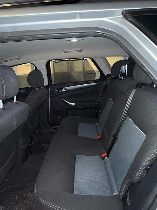 Gebraucht Ford Mondeo 115 PS (84 kW) 2011 Grau Kombi