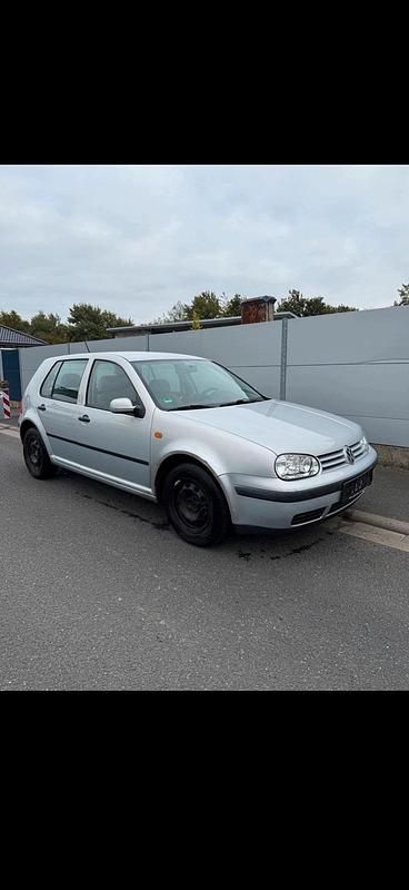 Silber Gebraucht 1998 VW Golf IV Kleinwagen | 1.750 € (Fairer Preis) - Bild 1/4