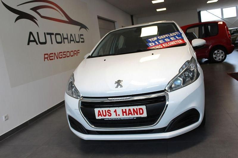 Gebraucht Peugeot 208 Allure 102 PS (75 kW) 2019 Weiß Kleinwagen