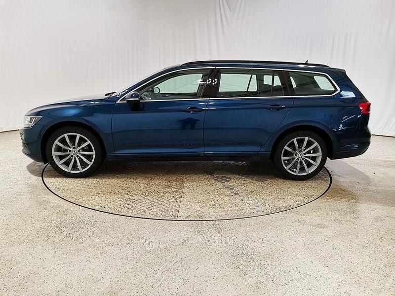 Gebraucht VW Passat Business 200 PS (147 kW) 2023 Aquamarinblau metallic Kombi