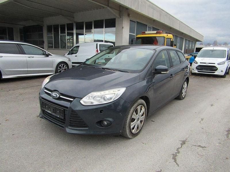 Gebraucht Ford Focus Champions Edition 125 PS (91 kW) 2013 Grau Limousine