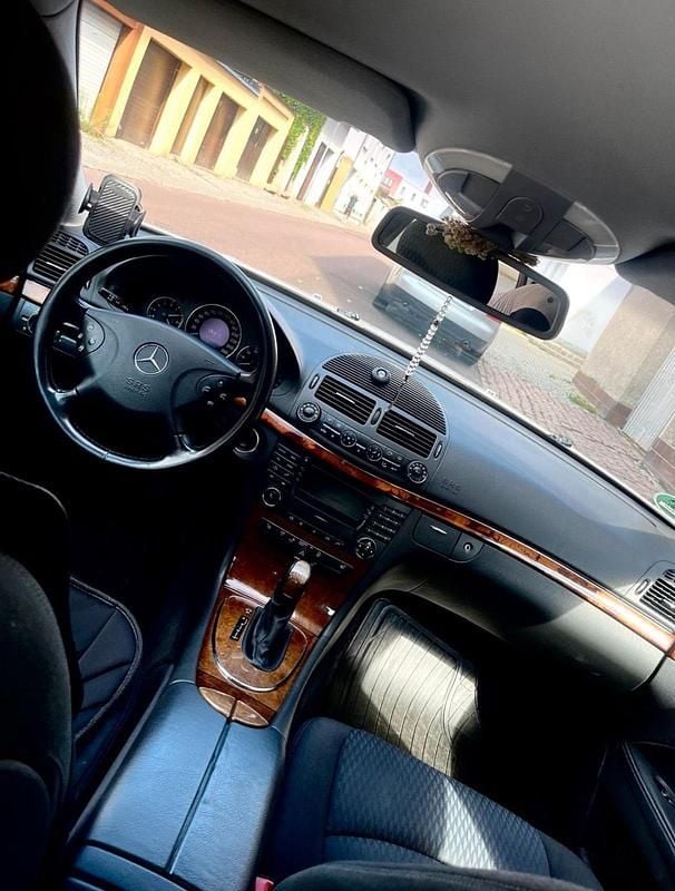 Gebraucht Mercedes E200 Elegance 163 PS (119 kW) 2003 Limousine