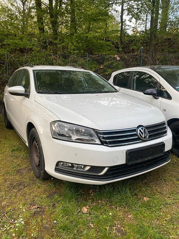 Gebraucht VW Passat 140 PS (102 kW) 2014 Weiß Kombi
