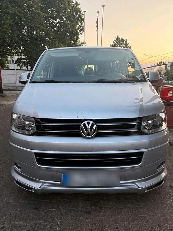 Grau Gebraucht 2014 VW Multivan | 17.500 € - Bild 1/4