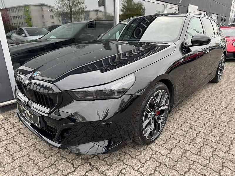 Gebraucht BMW 540 M Sport 303 PS (222 kW) 2025 Schwarz Kombi