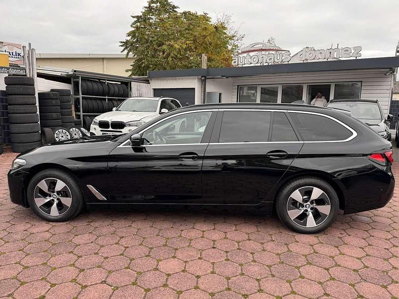 Gebraucht BMW 520 190 PS (139 kW) 2021 Schwarz ii/bonnet fluid black Kombi