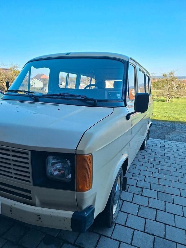 Second-hand Ford Transit 78 CP (57 kW) 1981 Bej Monovolum