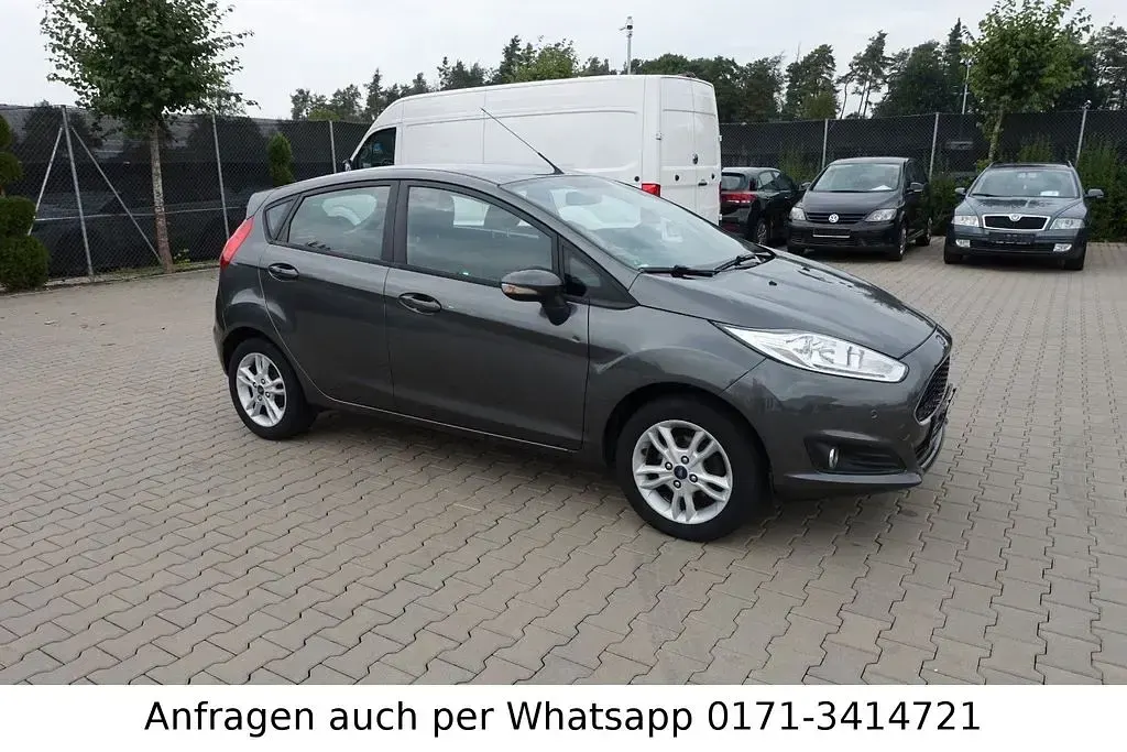 Gebraucht Ford Fiesta Celebration 80 PS (58 kW) 2017 Grau Kleinwagen