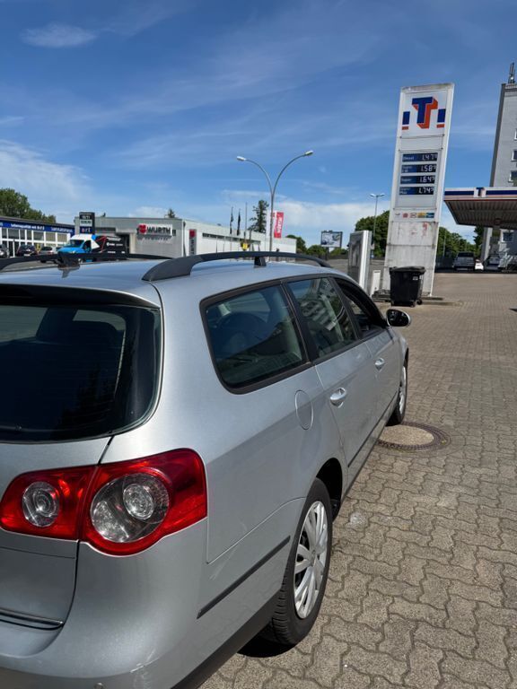 Grau Gebraucht 2006 VW Passat Comfortline Kombi | 2.300 € (Guter Preis) - Bild 1/4
