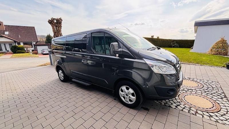 Gebraucht Ford Tourneo Titanium 155 PS (114 kW) 2015 Grau Van / Kleinbus