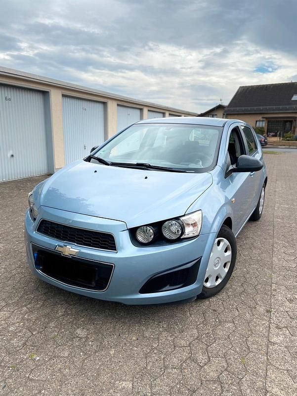 Andere farben Gebraucht 2013 Chevrolet Aveo Kleinwagen | 3.799 € - Bild 1/4