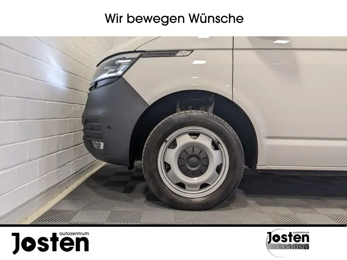 Gebraucht VW T6.1 150 PS (110 kW) 2023 Weiß (candyweiß) Van